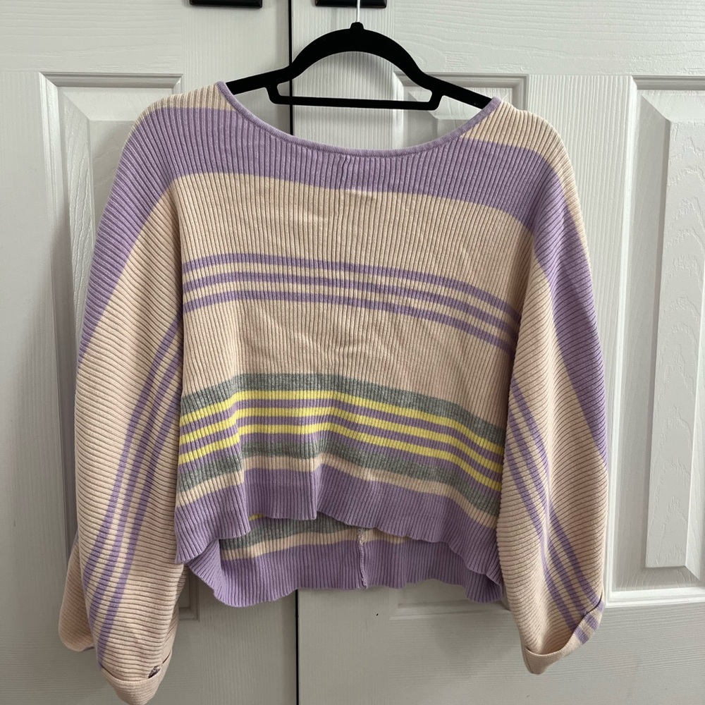 Vestique Cropped Stripped Sweater